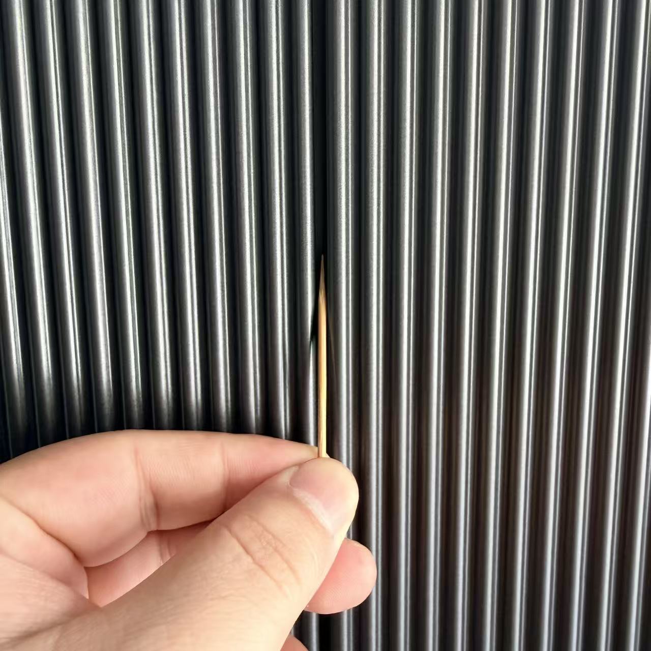 好贵人名门入户门门缝细节实拍，牙签都塞不进去